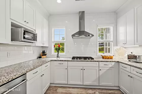 Kitchen - 107 Crystal Moon Way, Hampstead, NC 28443 photo 2 of 5