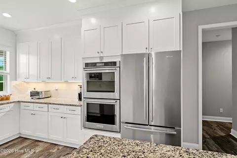 Kitchen - 107 Crystal Moon Way, Hampstead, NC 28443 photo 5 of 5