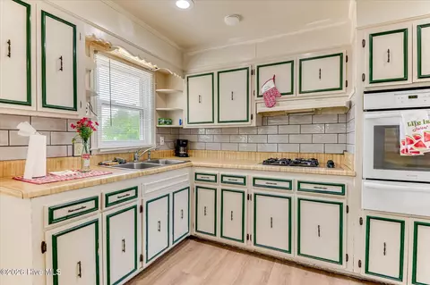 Kitchen - 2001 Battle Row, Augusta, GA 30904 photo 7 of 15