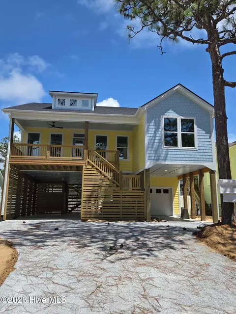 212 NE 38th St, Oak Island, NC 28465