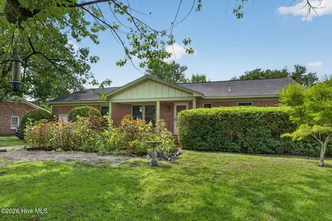 5010 Lord Tennyson Rd, Wilmington, NC 28405