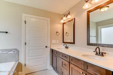Bath - 220 Edenbridge Way, Evans, GA 30809 photo 5 of 6