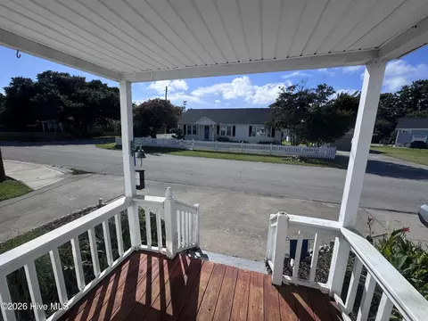109 Carteret Ave, Beaufort, NC 28516
