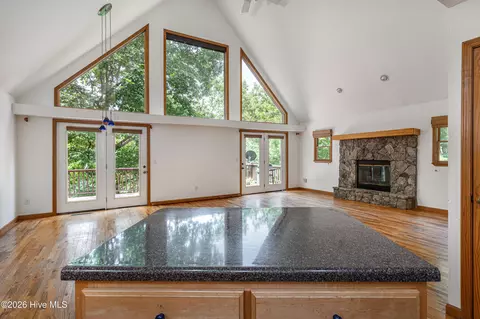Living - 62 Ellis Ln, Murphy, NC 28906 photo 4 of 9