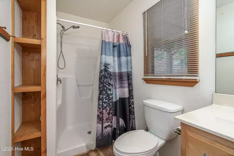 Bath - 62 Ellis Ln, Murphy, NC 28906 photo 2 of 3