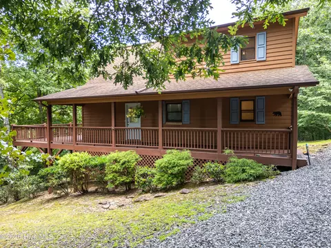 Exterior - 62 Ellis Ln, Murphy, NC 28906 photo 6 of 11