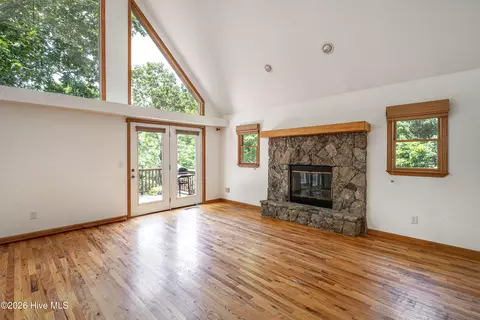 Living - 62 Ellis Ln, Murphy, NC 28906 photo 3 of 9