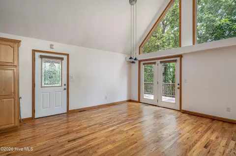 Living - 62 Ellis Ln, Murphy, NC 28906 photo 5 of 9