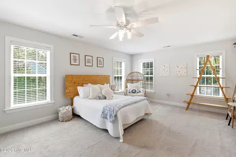 Bedroom - 564 Royal Tern Dr, Hampstead, NC 28443 photo 5 of 12