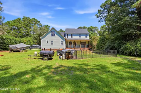 Exterior - 564 Royal Tern Dr, Hampstead, NC 28443 photo 15 of 19