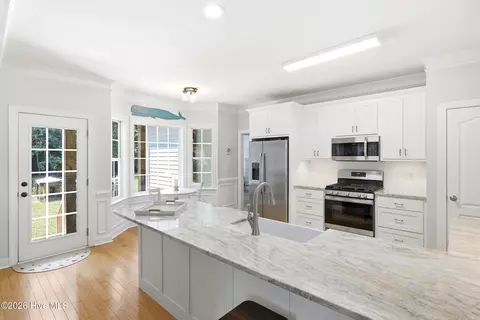 Kitchen - 564 Royal Tern Dr, Hampstead, NC 28443 photo 4 of 5