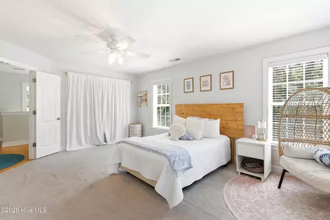 Bedroom - 564 Royal Tern Dr, Hampstead, NC 28443 photo 6 of 12