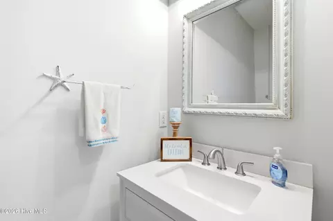 Bath - 564 Royal Tern Dr, Hampstead, NC 28443 photo 4 of 4