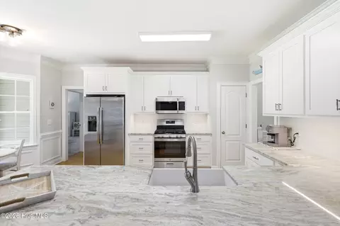Kitchen - 564 Royal Tern Dr, Hampstead, NC 28443 photo 3 of 5