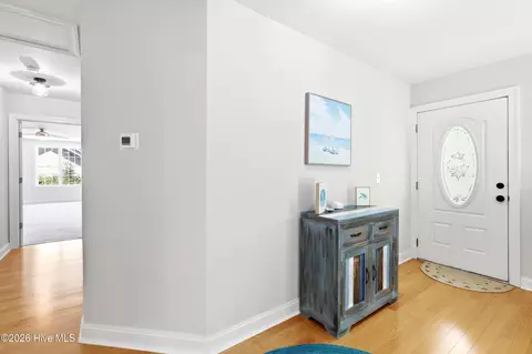 Entry Way - 564 Royal Tern Dr, Hampstead, NC 28443 photo 2 of 2