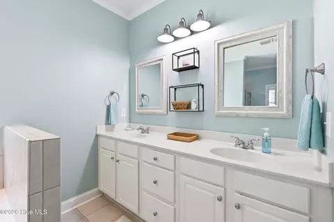 Bath - 564 Royal Tern Dr, Hampstead, NC 28443 photo 1 of 4
