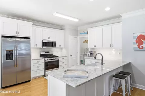 Kitchen - 564 Royal Tern Dr, Hampstead, NC 28443 photo 2 of 5