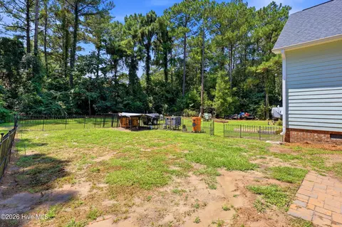 Exterior - 564 Royal Tern Dr, Hampstead, NC 28443 photo 12 of 19