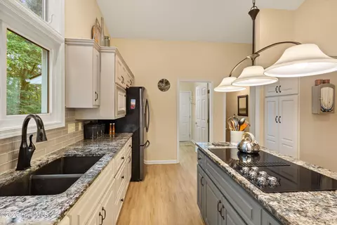 Kitchen - 305 Misty Cv, Mccormick, SC 29835 photo 4 of 6