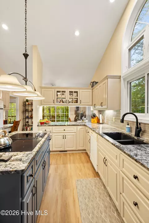 Kitchen - 305 Misty Cv, Mccormick, SC 29835 photo 6 of 6