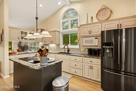 Kitchen - 305 Misty Cv, Mccormick, SC 29835 photo 3 of 6