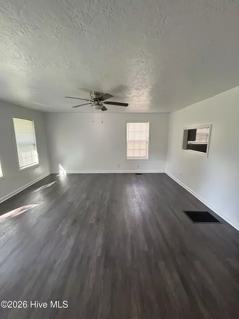 Living - 2838 Thomas Ln, Augusta, GA 30906 photo 2 of 2