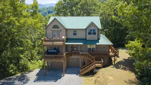 135 Eagles Nest Rd, Fontana Dam, NC 28733