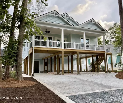 5605 E Yacht Dr, Oak Island, NC 28465
