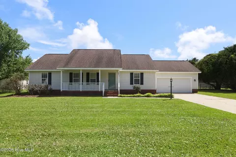2011 Cambridge Downs Dr, Morehead City, NC 28557