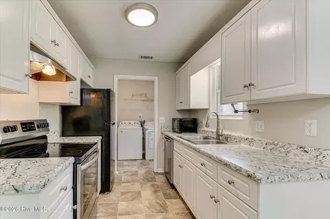 Kitchen - 3114 Ocean Dr, Augusta, GA 30909 photo 3 of 7