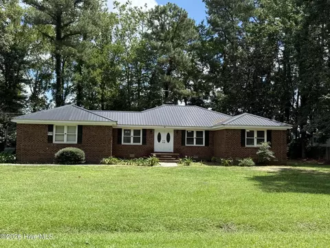 2453 Pennant Dr, Greenville, NC 27834
