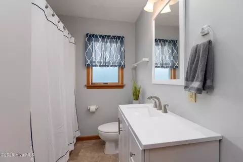 Bath - 103 Sir John White Ct, Kill Devil Hills, NC 27948 photo 2 of 3