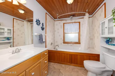Bath - 103 Sir John White Ct, Kill Devil Hills, NC 27948 photo 1 of 3