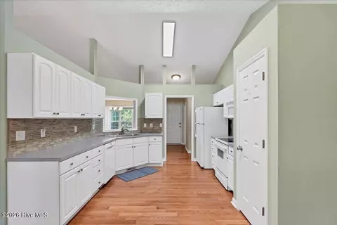 Kitchen - 3 Oak Tree Ln, Pinehurst, NC 28374 photo 3 of 5