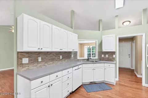 Kitchen - 3 Oak Tree Ln, Pinehurst, NC 28374 photo 4 of 5
