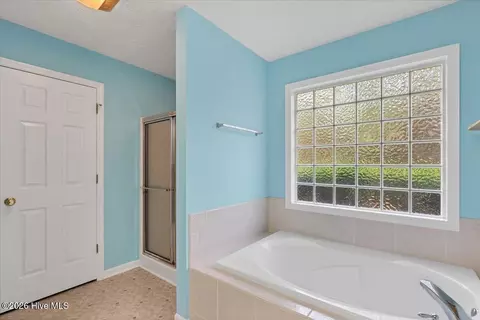 Bath - 3 Oak Tree Ln, Pinehurst, NC 28374 photo 3 of 6