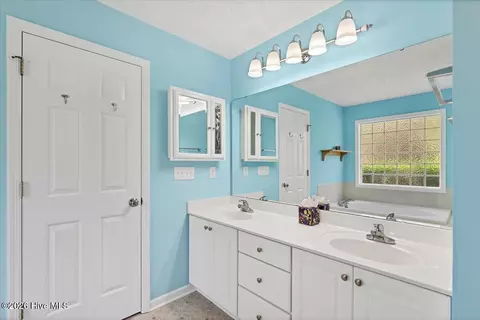 Bath - 3 Oak Tree Ln, Pinehurst, NC 28374 photo 4 of 6