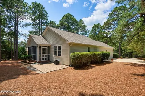 Exterior - 3 Oak Tree Ln, Pinehurst, NC 28374 photo 3 of 7
