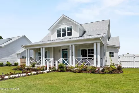 Exterior - 16 W Singing Ave, Hampstead, NC 28443 photo 1 of 11