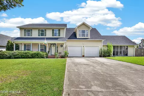 300 Pommel Ct, Jacksonville, NC 28540