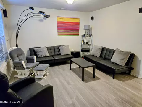 Living - 147 Apache Trl, Havelock, NC 28532 photo 1 of 3