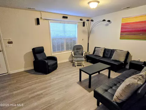 Living - 147 Apache Trl, Havelock, NC 28532 photo 3 of 3