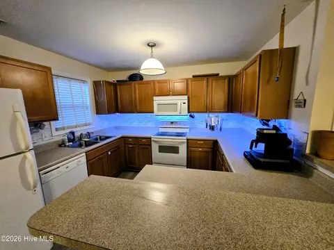 Kitchen - 147 Apache Trl, Havelock, NC 28532 photo 2 of 3