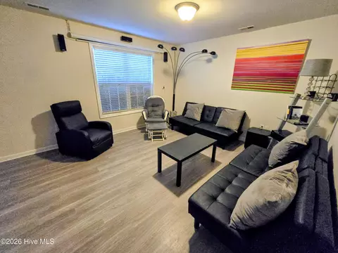 Living - 147 Apache Trl, Havelock, NC 28532 photo 2 of 3