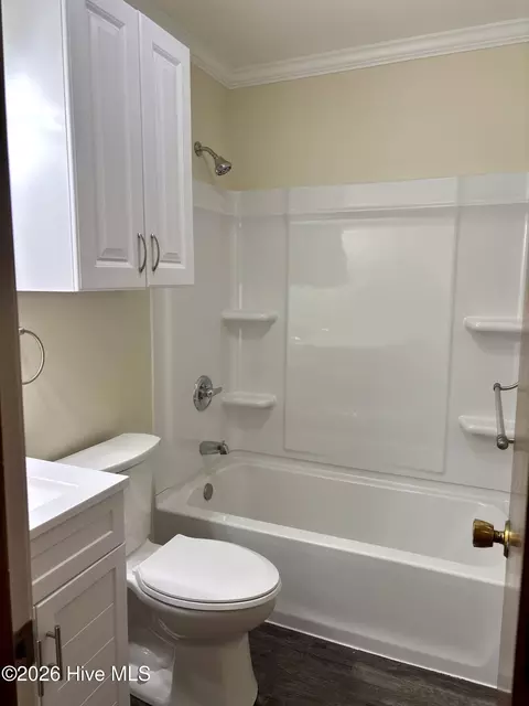 Bath - 111 Varsity Rd, Murfreesboro, NC 27855 photo 1 of 3