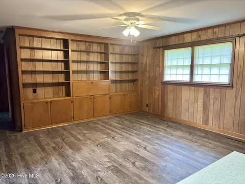 Living - 111 Varsity Rd, Murfreesboro, NC 27855 photo 3 of 5