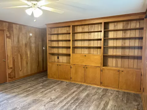 Living - 111 Varsity Rd, Murfreesboro, NC 27855 photo 4 of 5