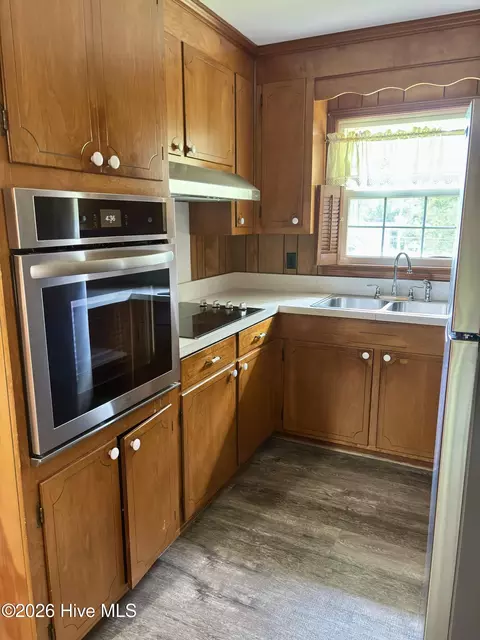 Kitchen - 111 Varsity Rd, Murfreesboro, NC 27855 photo 2 of 3