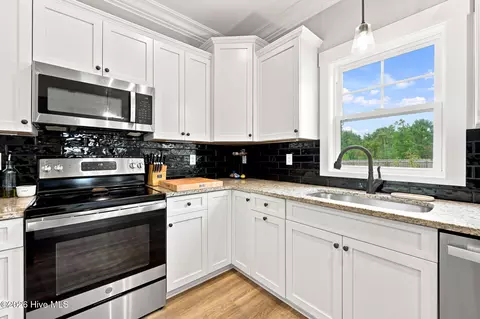 Kitchen - 284 E Ivybridge Dr, Hubert, NC 28539 photo 1 of 6