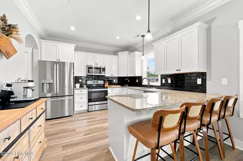 Kitchen - 284 E Ivybridge Dr, Hubert, NC 28539 photo 6 of 6